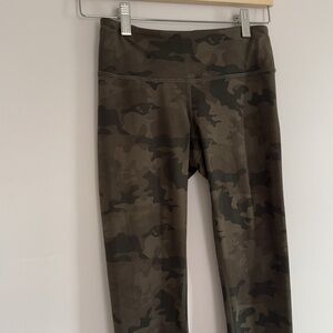 Lululemon Green Camo Cropped Leggings Size 4